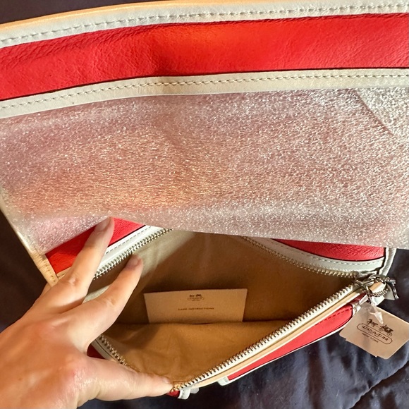 Bright pink Coach clutch NWT great for summer!!! - Picture 7 of 9